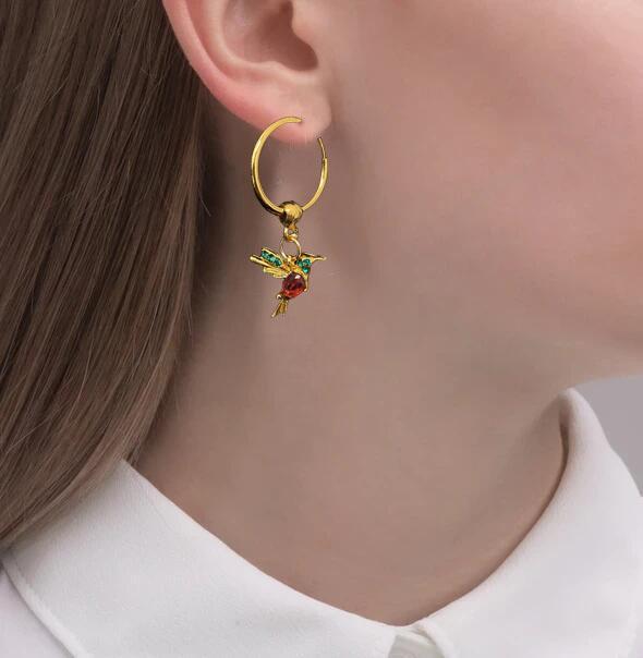 The latest ladies elegant hummingbird rhinestone ear studs in September