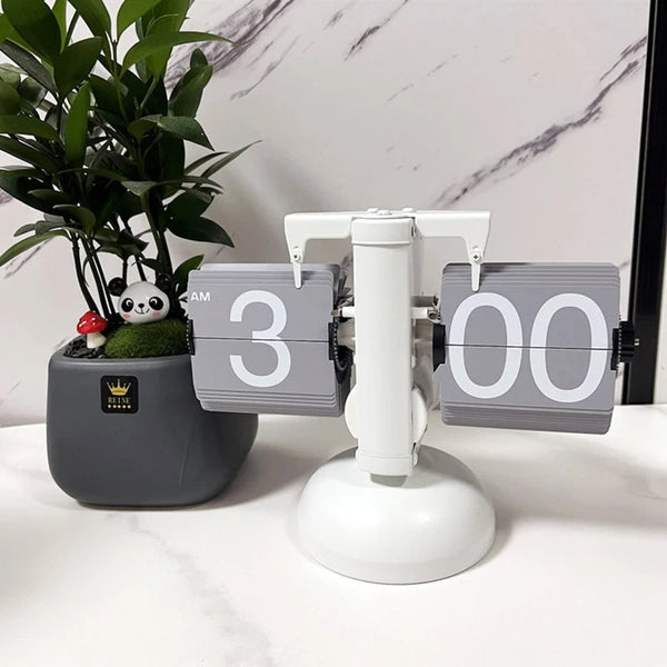 TimeMaster™ Automatic Flip Clock